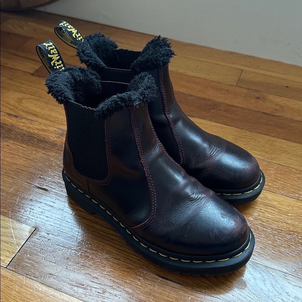 Doc Martens 2976 Leonore Faux-fur Lined Leather Chelsea Boot